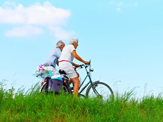lansia naik sepeda
